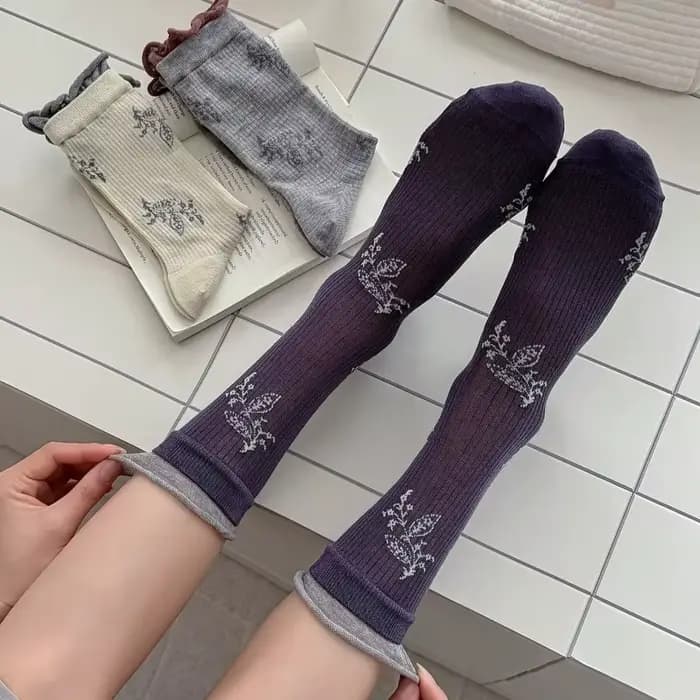 Chaussettes longues à la mode pour femmes