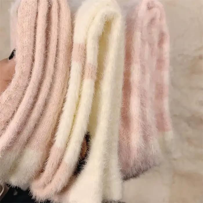 Chaussettes à rayures colorées pour femmes, chaussettes de sol en molleton de vison, douces et épaisses, en peluche, pour l'intérieur, automne et hiver