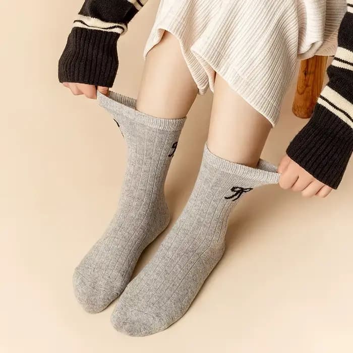 Chaussettes d'automne et d'hiver pour femmes, chaussettes chaudes en laine avec nœud, chaussettes douces à haute élasticité, chaussettes mi-tube en cachemire, chaussettes de couleur unie, chaussettes 