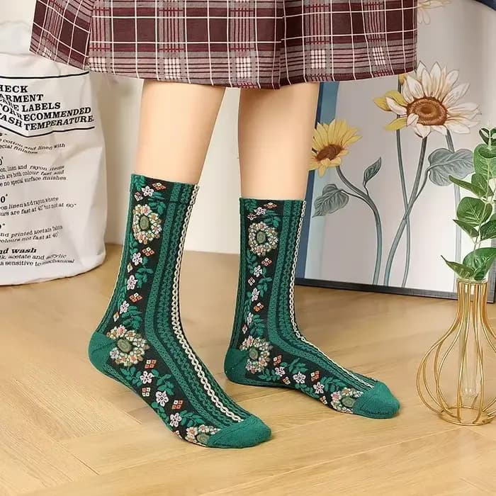 Petites chaussettes florales pour femmes