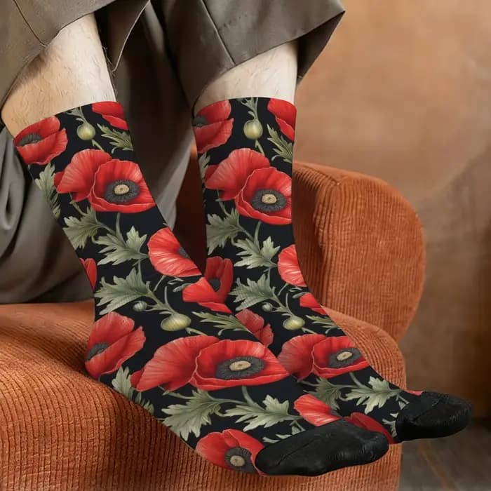 1 paire de chaussettes coquelicot rouge sur fond noir conçues pour les hommes avec un style hip hop vintage