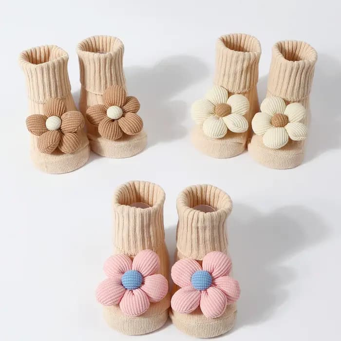 Jolies chaussettes tricotées pour nouveau-né