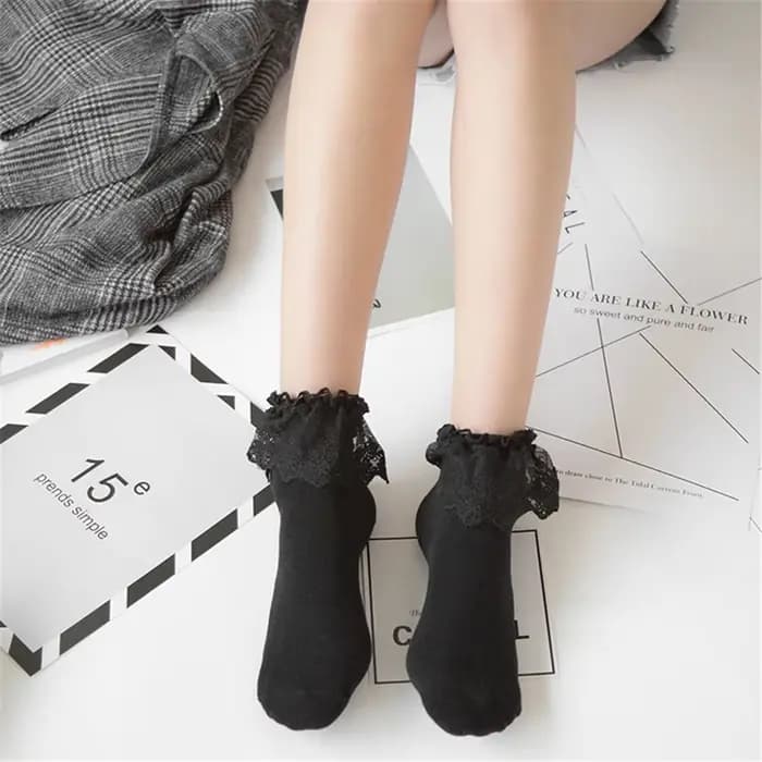 Adorables chaussettes courtes à volants en dentelle pour femmes