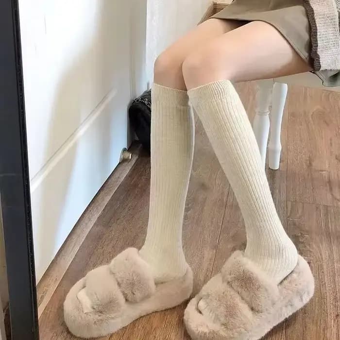 Chaussettes au-dessus des cuisses pour femmes