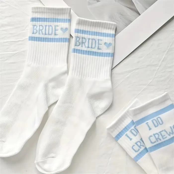1 paire de chaussettes blanches de mariée, chaussettes décoratives sur le thème du mariage, cadeaux de mariage créatifs, accessoires de photographie de mariage, fête prénuptiale Favo