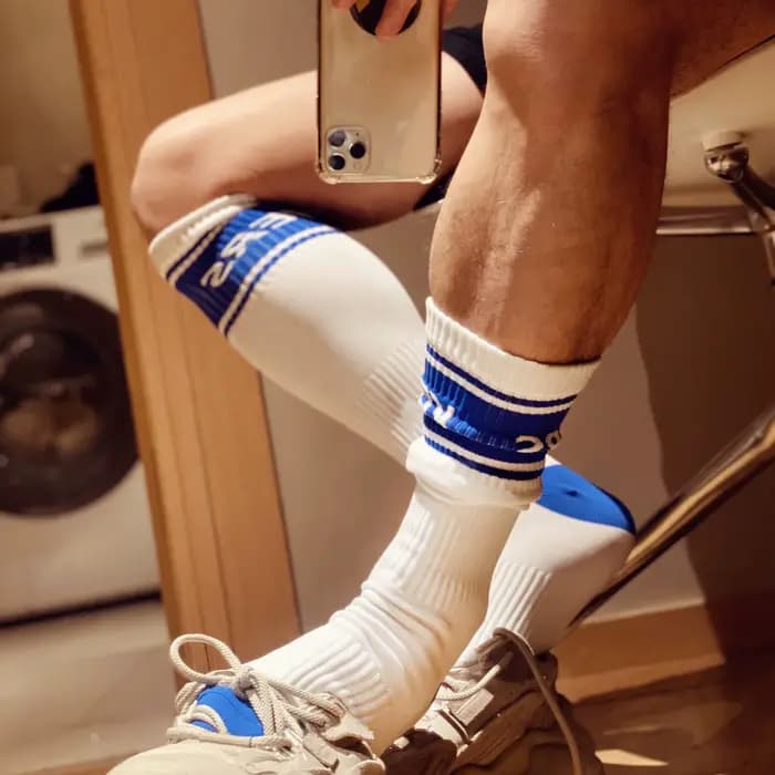 1 paire mode bleu blanc noir conception Unique chaussette Sexy Gay haut Vers bas hommes Nylon sport Long Tube Football chaussettes confortables