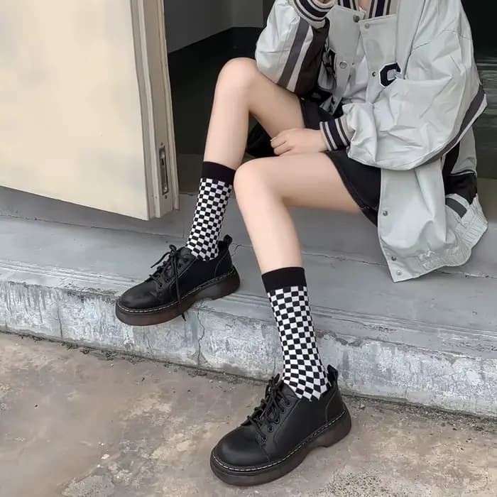 Chaussettes pour femmes printemps-été respirantes décontractées à côte haute à carreaux, tendance mode, en coton peigné respirant, vente en gros