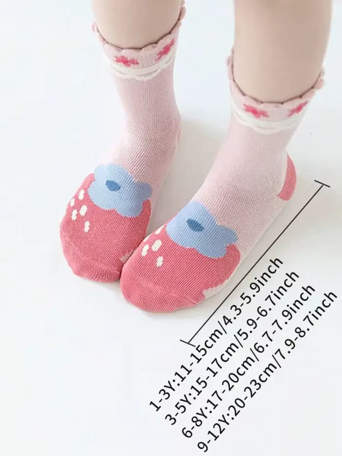 5 paires de chaussettes pour filles qui peuvent être portées au printemps et en été, chaussettes pour bébé d'automne et d'hiver aux fraises, chaussettes mi-mollet douces
