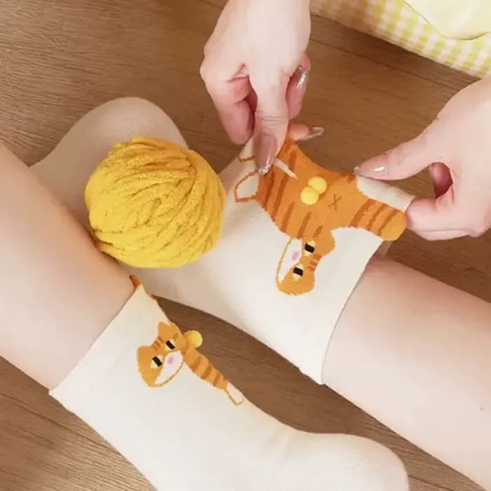 Chaussettes uniques avec boules de chat 3d