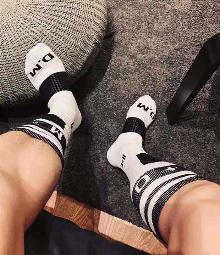 2025 bonne qualité mode Sport Long Tube Football chaussettes hommes rose jaune noir blanc bleu vert rouge bas confortable