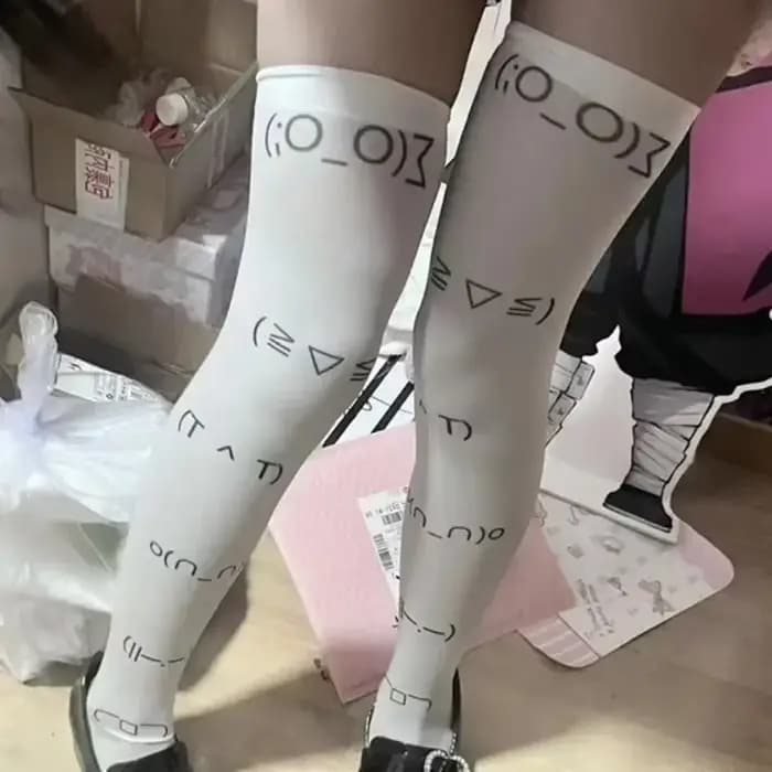 Kawaii Expression blanc Graffiti lettre imprimer chaussettes longues Harajuku sur genou cuisse haute bas Y2K Cosplay