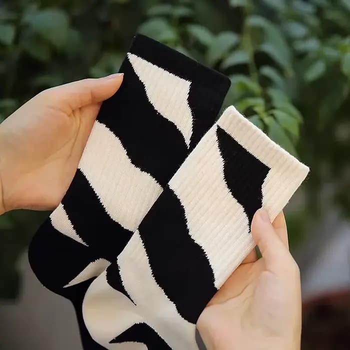 Chaussettes de mode désodorisantes Hip Hop Skateboard rayé mi Tube chaussettes couleur unie respirant coton chaussettes pour femmes chaussettes mignonnes