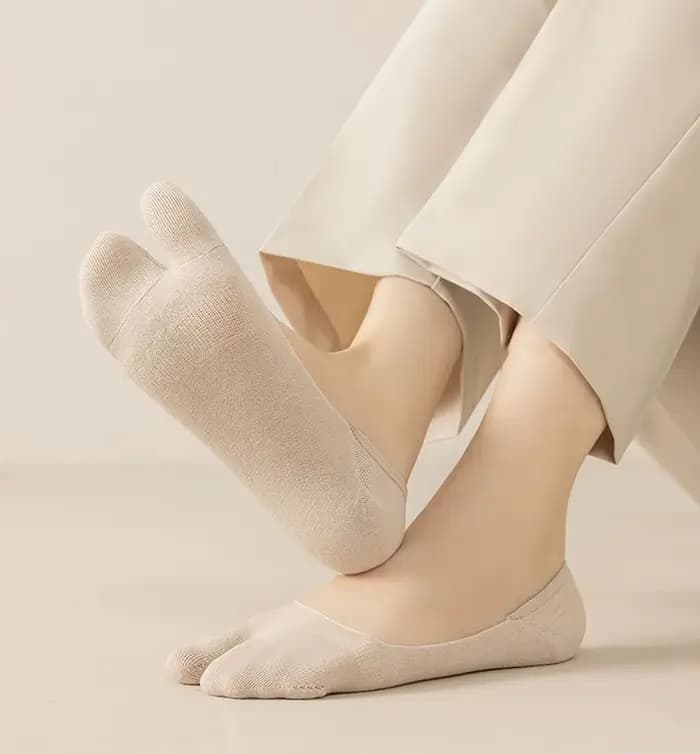 Chaussettes antidérapantes invisibles à deux orteils pour femmes