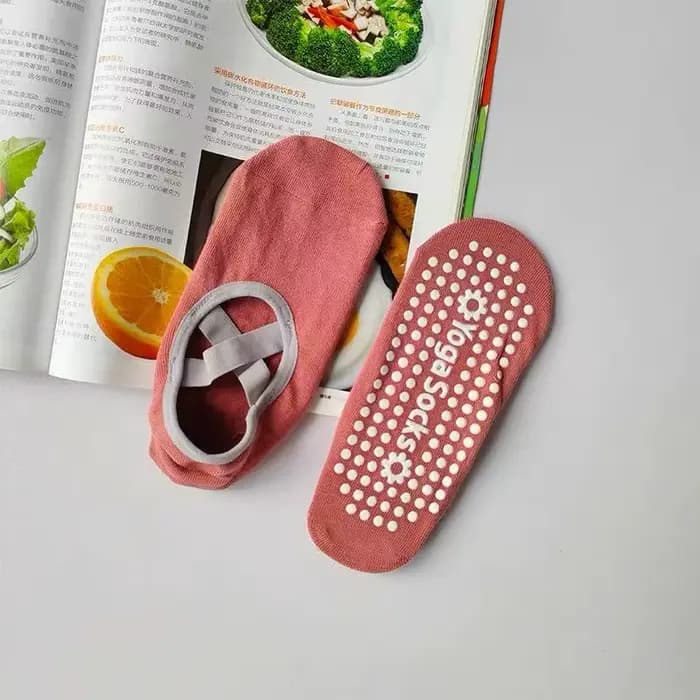 Chaussettes de yoga professionnelles antidérapantes pour femmes, chaussettes d'exercice d'intérieur pour Pilates, avec sangles croisées, pour entraînement au sol au printemps et en été