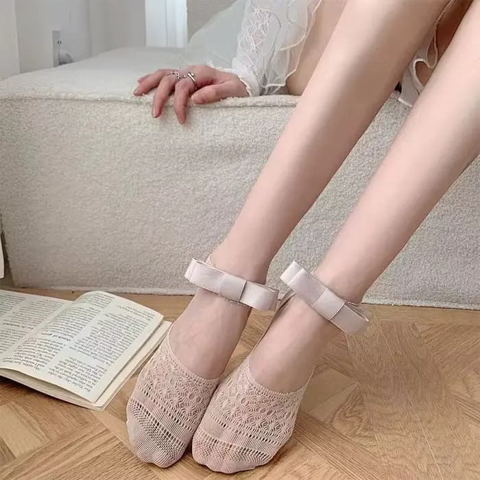 Chaussettes en dentelle fine et respirante en maille mi-mollet pour femme avec bordure