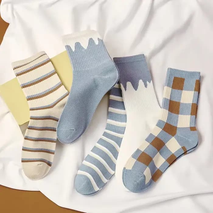 Chaussettes longues à carreaux et rayures pour femmes