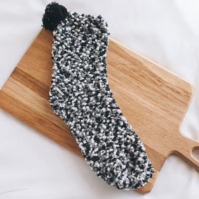 Nouvelles femmes coloré chaud épais chaussette mignon automne hiver dame fille moyen Tube chaussettes de sol