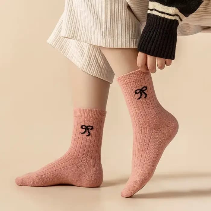 Chaussettes d'automne et d'hiver pour femmes, chaussettes chaudes en laine avec nœud, chaussettes douces à haute élasticité, chaussettes mi-tube en cachemire, chaussettes de couleur unie, chaussettes 