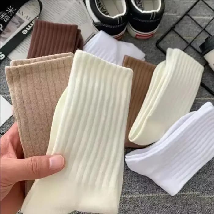 1 Paire de Chaussettes Classiques Unies Tendance Beige Blanc Noir Mi-Mollet Longues Décontractées en Coton pour Femmes