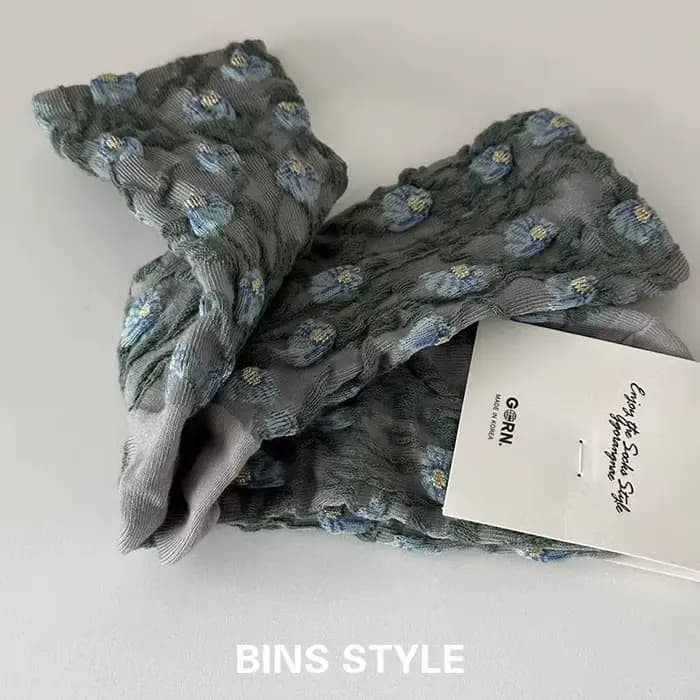Chaussettes brodées de fleurs pour femmes