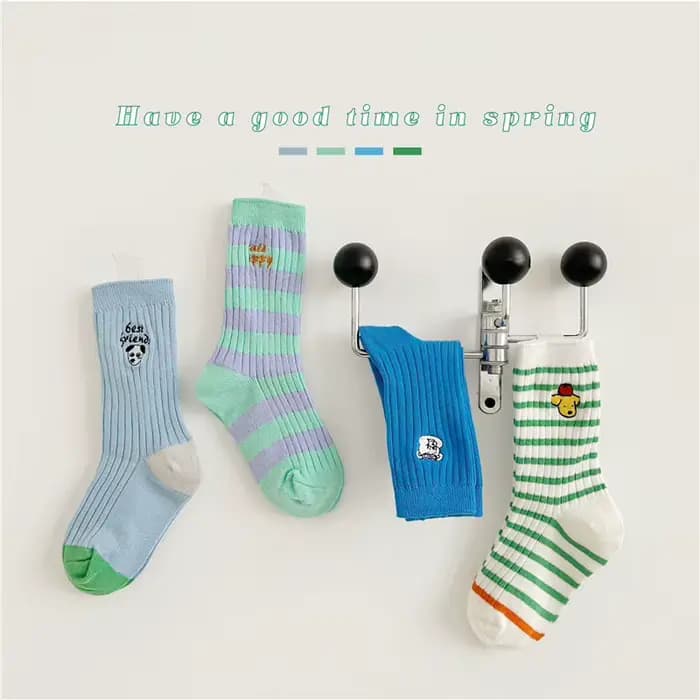4 paires de chaussettes pour enfants, chaussettes en coton brodées pour garçons, chaussettes de printemps, automne et hiver, motif de dessin animé, chaussettes mollet pour enfants