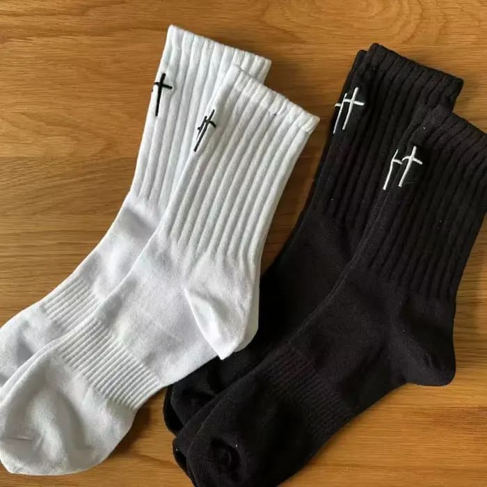 Chaussettes mi-longues croisées noires et blanches