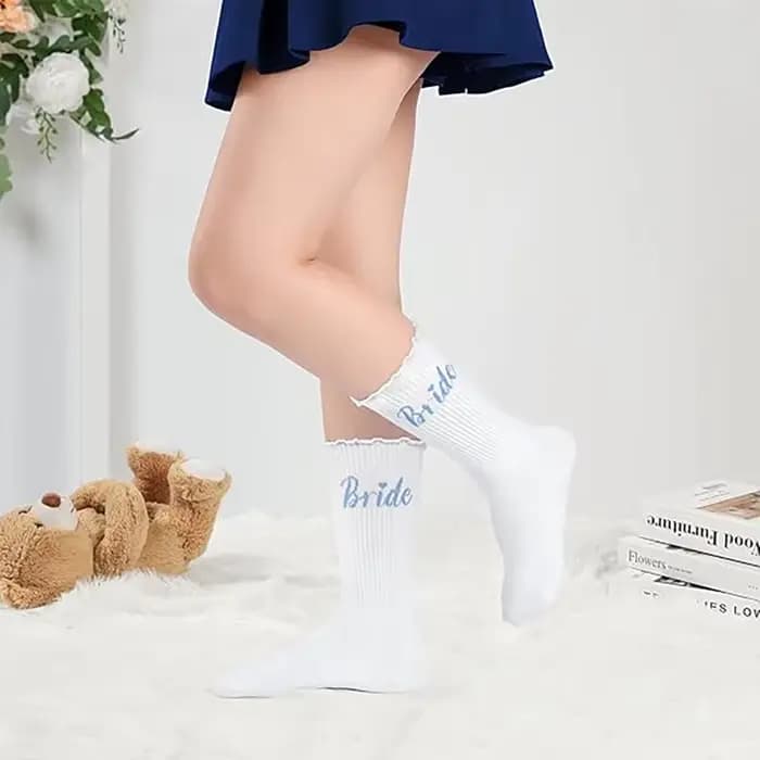 Chaussettes à volants pour mariée, fournitures de mariage, cadeau de fête prénuptiale, chaussettes mignonnes à volants pour future mariée, cadeau de fête de fiançailles, accessoires de fête de bachelo
