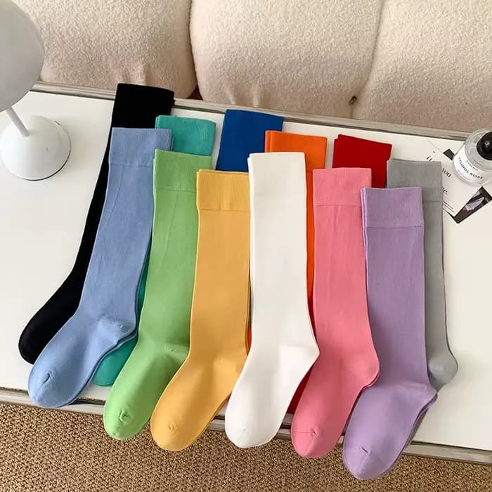Bas de sport coréens pour femmes, chaussettes longues en coton pour filles JK, bas hauts de Style japonais, chaussettes hautes noires et blanches