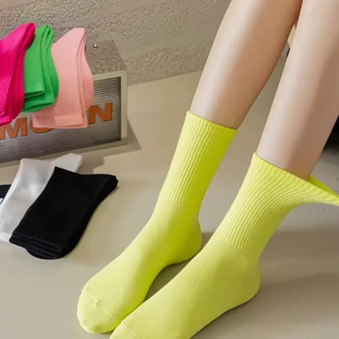 Chaussettes colorées pour femmes, tendance sportive, style dopamine, respirantes, en coton, simples, mignonnes, polyvalentes, couleur unie