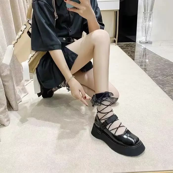 Chaussettes pour femmes Printemps-Été Respirantes Mi-mollet Coton Fin Dentelle Tendance Mode Couleur Unie Drôles Vente en Gros
