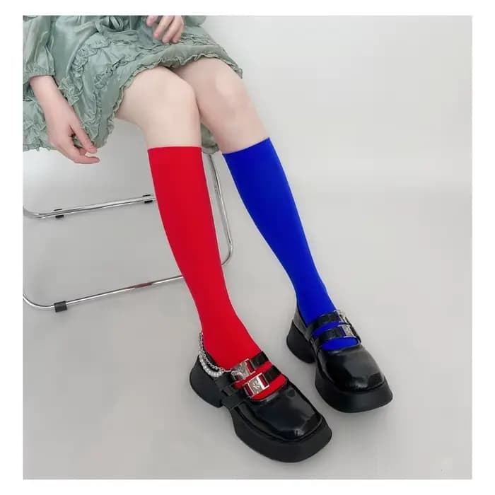 Chaussettes hautes pour femmes Kave