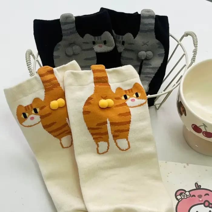 Chaussettes en coton avec boules de chat mignonnes, chaussettes tricotées Kawaii Lolita pour femmes et filles, chaussettes de sommeil à Tube central, chaussettes de sol imprimées de chat