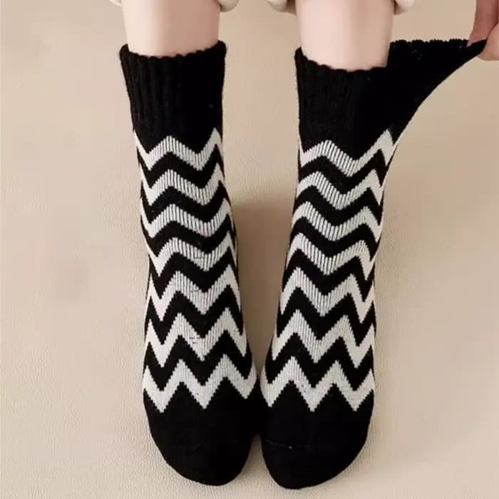 Chaussettes d'hiver épaisses et confortables pour femme, en cachemire doux, à bord souple, pour la maison et la neige, idéales pour dormir