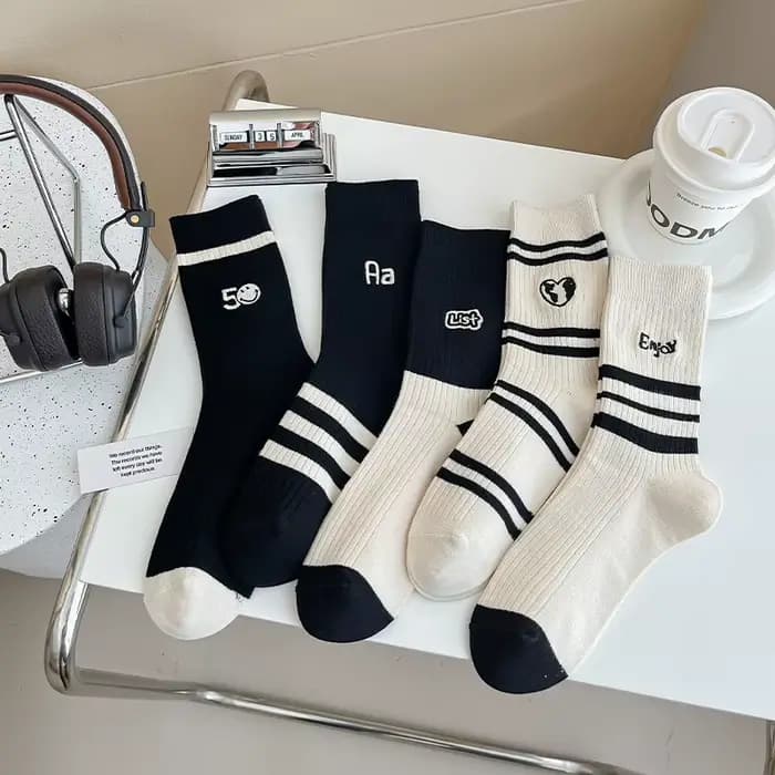Ensemble de chaussettes en coton à rayures noires et blanches pour femmes