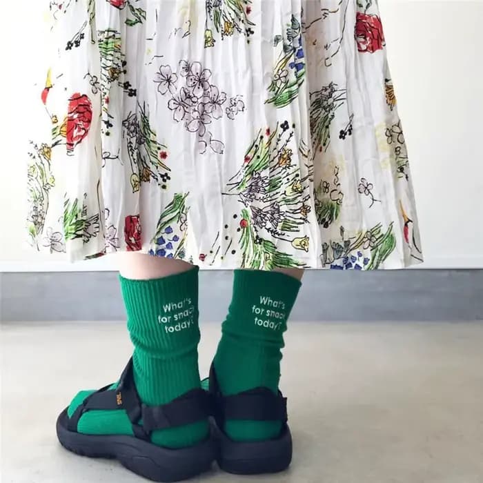 Mode pour les femmes lettres anglaises broderie fil épais coton chaussettes mi-tude haute qualité Style japonais mignon doux Sox