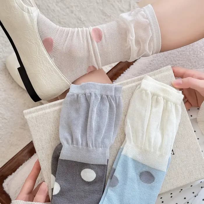 Chaussettes fines et longues pour femmes