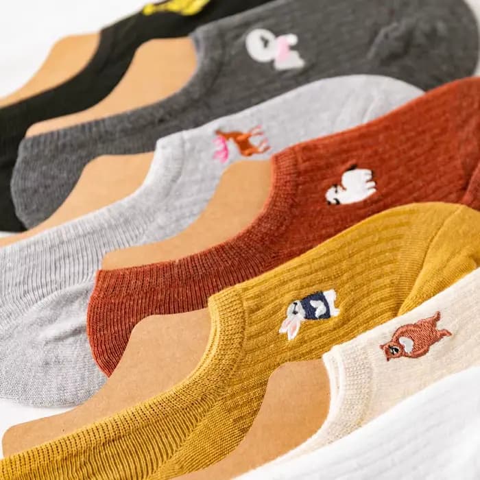 Chaussettes courtes brodées mignonnes pour femmes