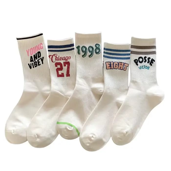 5 paires de chaussettes de sport pour femmes en automne hiver avec lettres rayées absorbant la sueur anti-odeur rétro