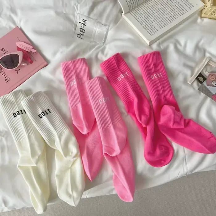 Ensemble de 3 paires de chaussettes roses pour femmes, chaussettes longues mi-tube, Style printemps-automne, vêtements d'extérieur, bas en coton avec lettres, bas de sport