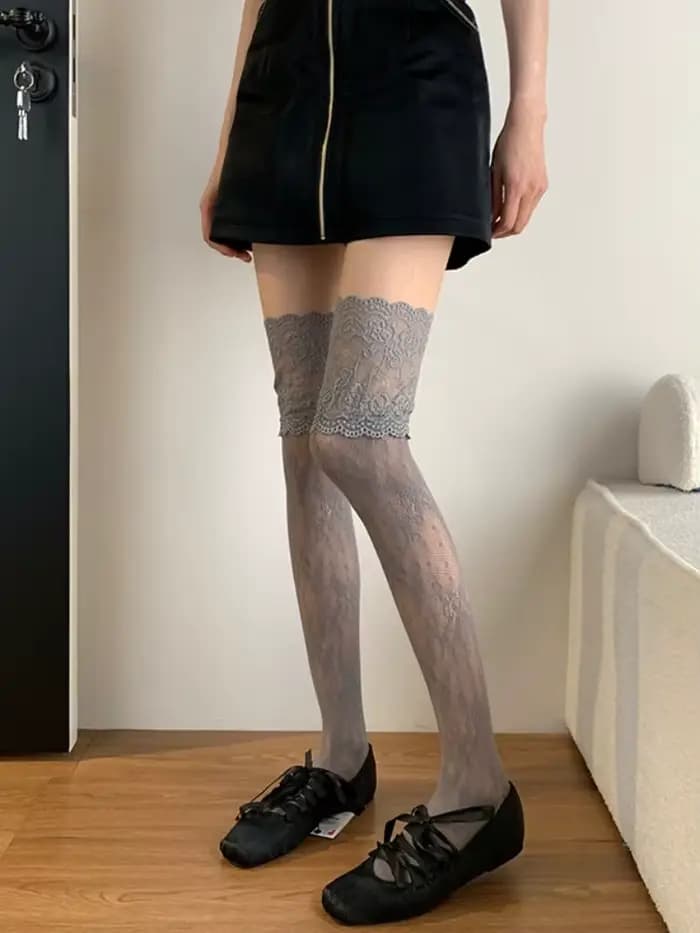 Chaussettes blanches femmes dentelle bas Femme été mince Sexy résille cuisse haute bas rétro fleur vigne creux sur le genou chaussette