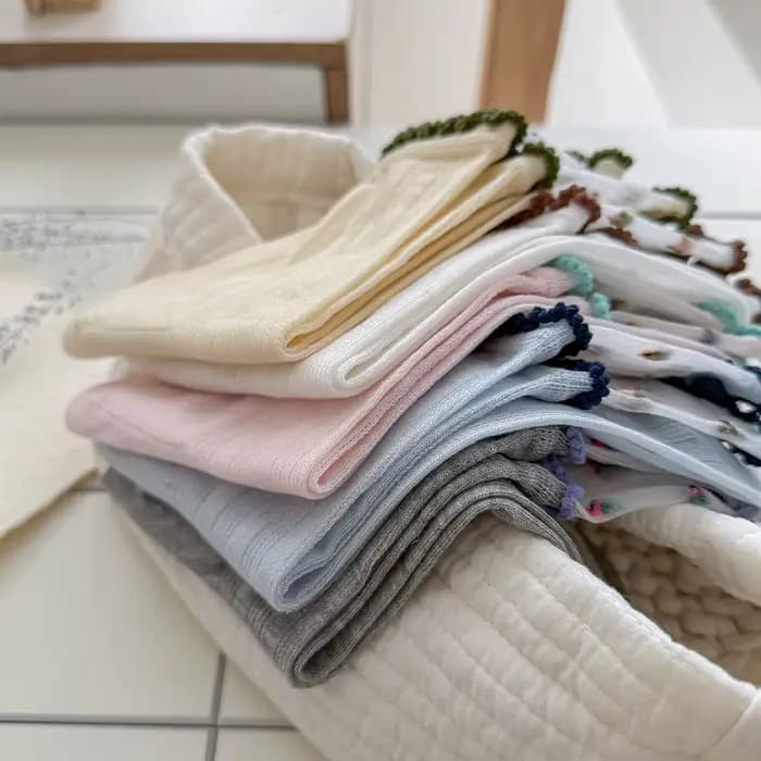 Chaussettes fines à fleurs pour femmes