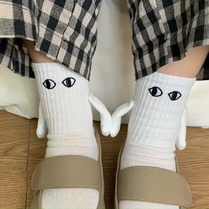 1 Paire de Chaussettes de Couple Club Célébrité Tendance Amusantes Créatives à Attraction Magnétique Mains Noires et