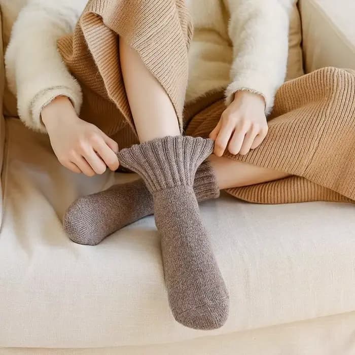 Chaussettes simples en laine épaisse de couleur unie