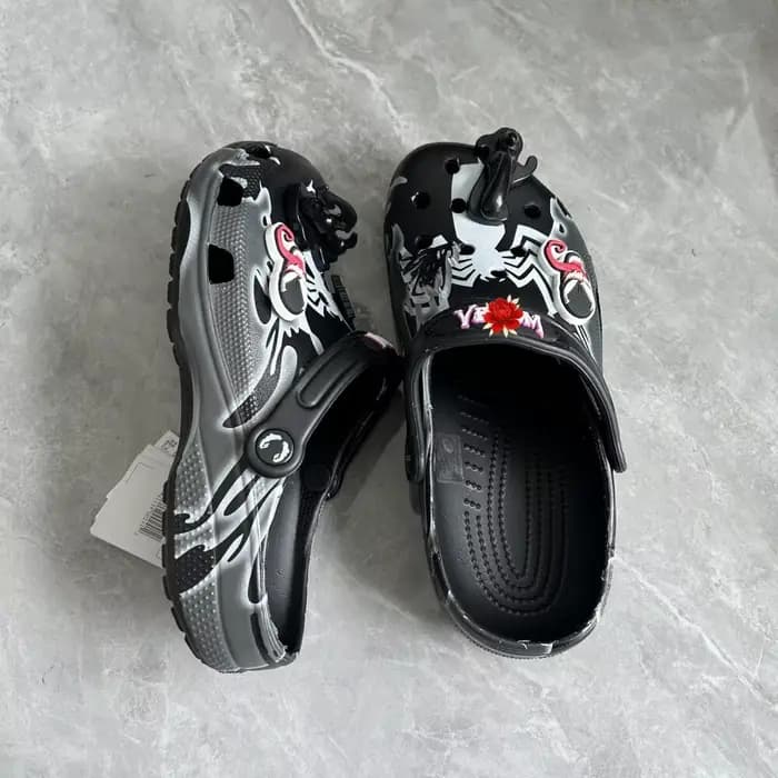 Chaussons de plage antidérapants et imperméables en EVA, style dessin animé Spider-Man Venom, respirants et décontractés, type sandales à cheville.