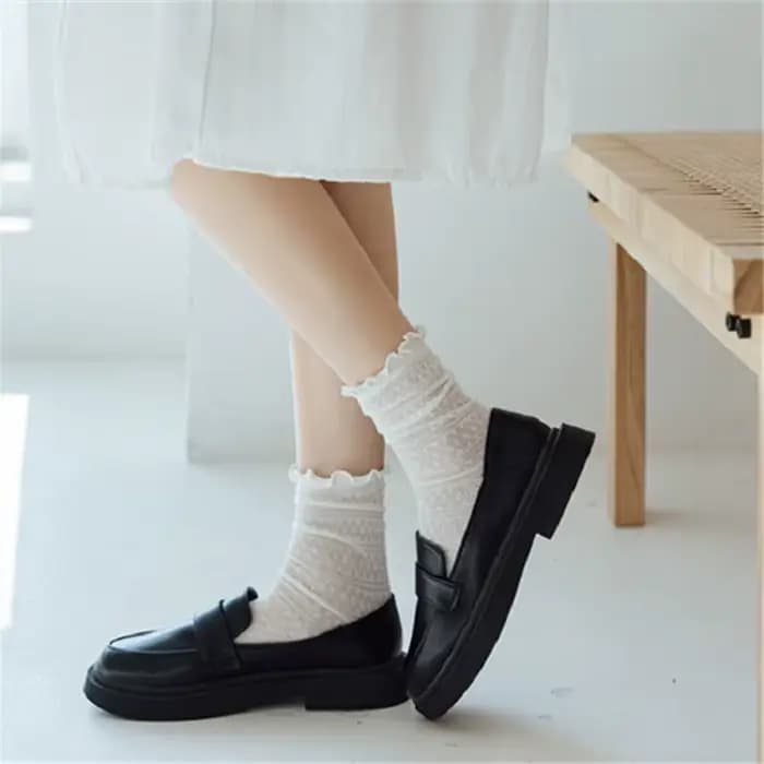 Printemps été mode femmes chaussettes dame longue noir blanc dentelle Harajuku à volants décontracté