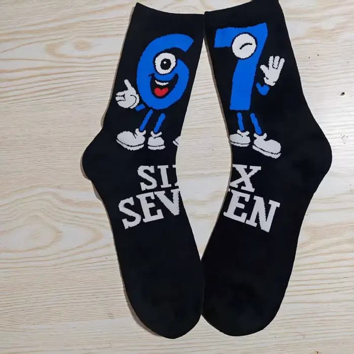 Célébrité d'internet Meme 67 Six Seven 6-7 chaussettes de jeu drôles bas d'automne gothique Couple c