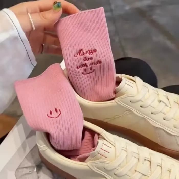 Femmes chaussettes mignonnes coton Kawaii brodé lettre drôle chaussettes pour femmes filles moyen tu