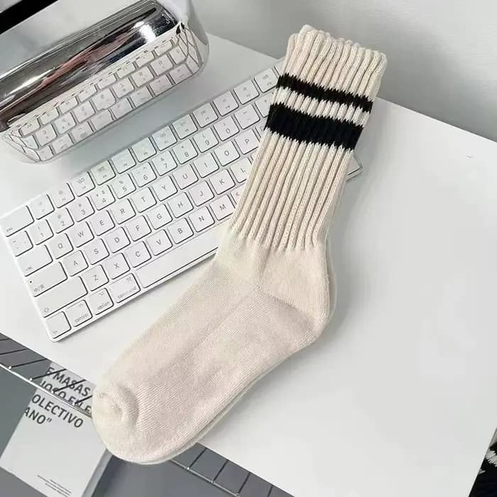 1 paire de chaussettes tricotées à rayures épaisses, chaussettes mi-longues simples et à la mode pou