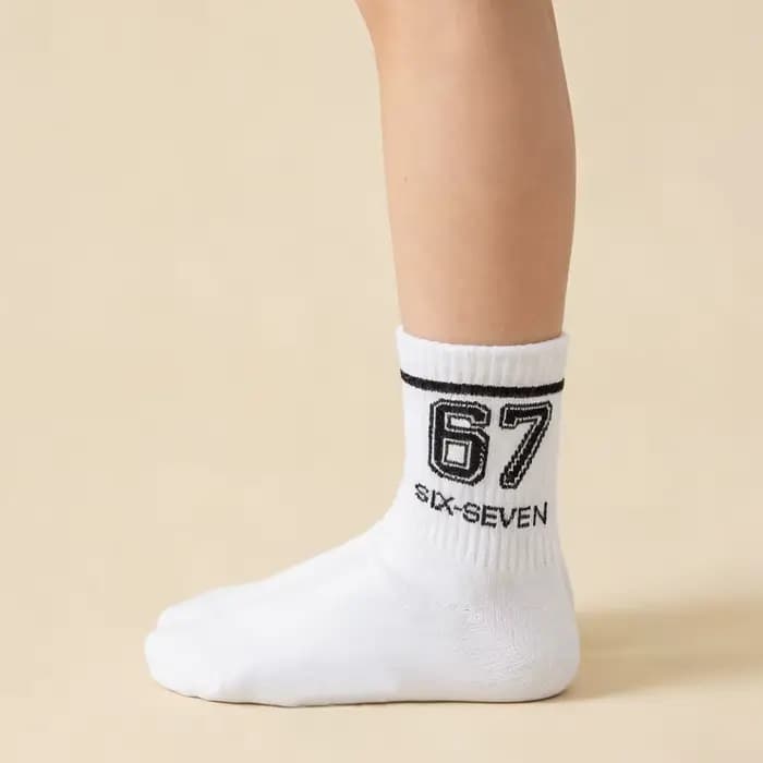 Chaussettes tendance pour adolescents avec imprimé "67" – Chaussettes de sport mi-mollet pour enfant