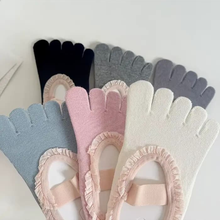 Chaussettes de Pilates à cinq orteils avec grip en silicone plissé